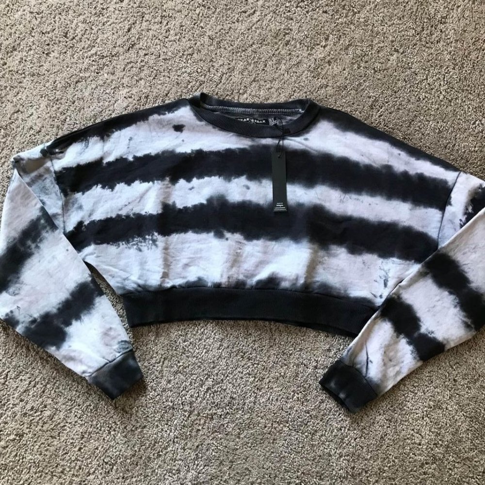 Heartbreak women’s size 4 cropped sweatshirt